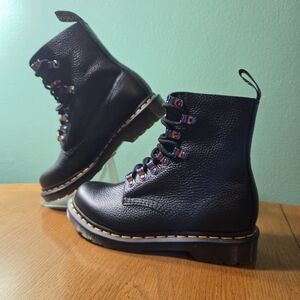 Dr. Martens  Air Cushion Sole Black Leather  Combat Boots Size 7 NEW WITHOUT BOX